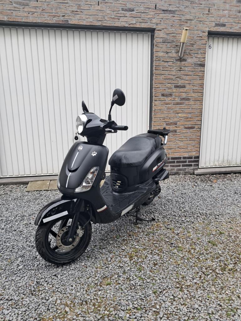 A klasse sym 2022, Fietsen en Brommers, Ophalen, Benzine, Fiddle