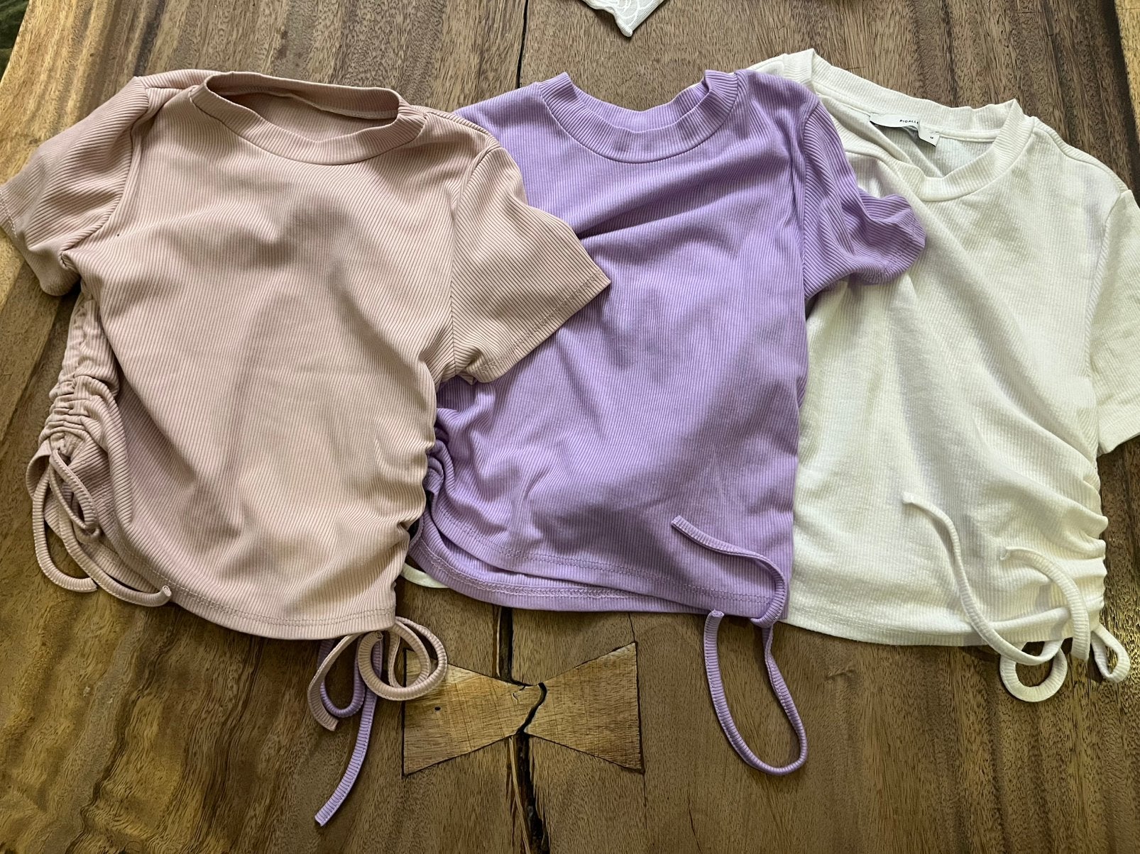 3 t-shirts côtelés avec cordons de serrage., Enlèvement ou Envoi, Comme neuf, Violet
