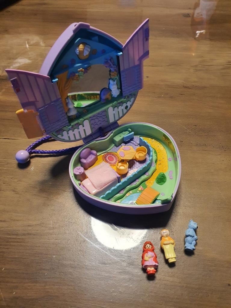 Polly pocket 90s, Enlèvement