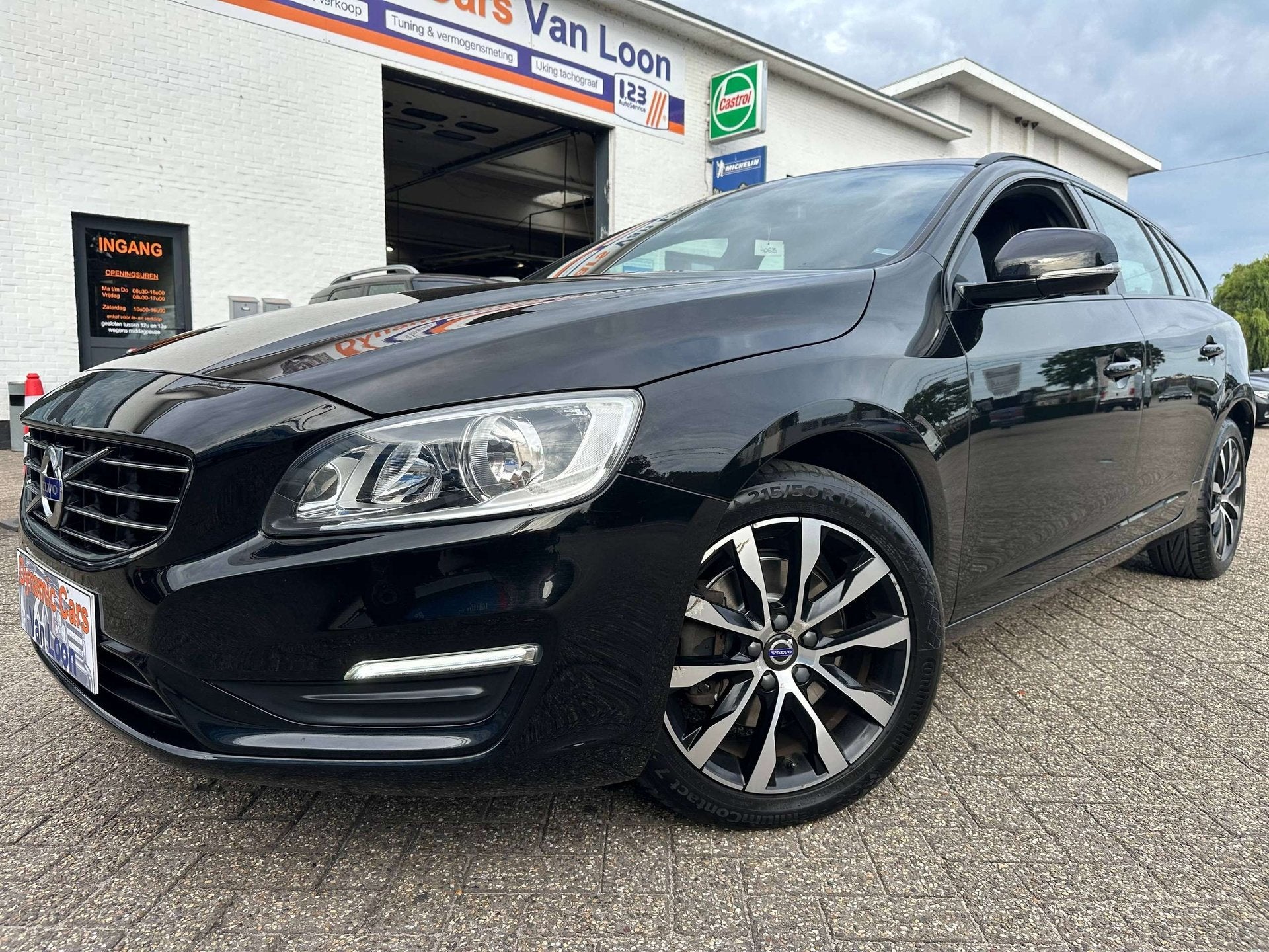 Volvo V60 2.0 150Pk! D3 Black Edition! Cruise! Dual Auto Air, Autos, Achat, Entreprise, Boîte manuelle, Entretenue par le concessionnaire