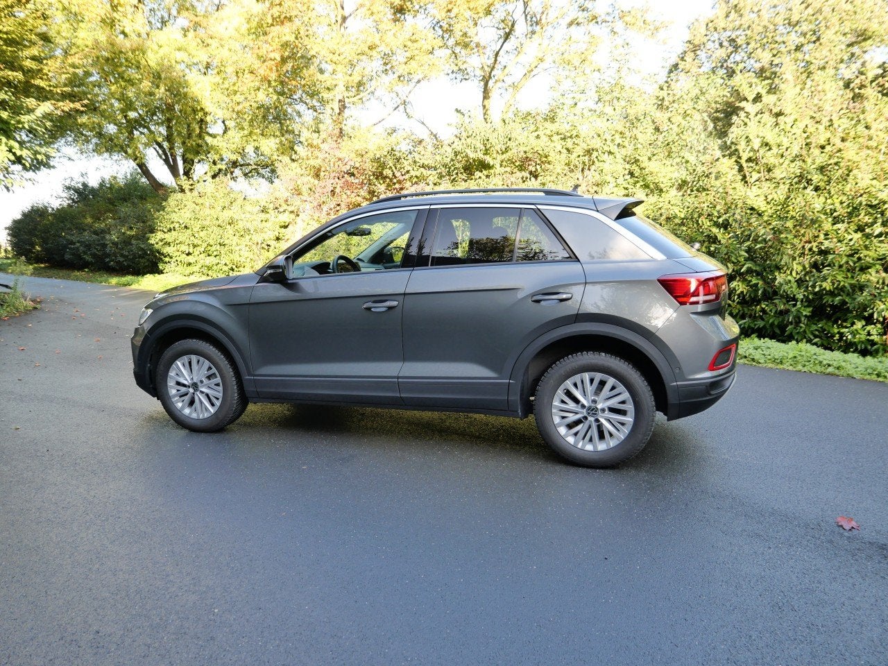 Volkswagen T-Roc 110PK (bj 2023), Auto's, Voorwielaandrijving, Stof, Gebruikt, Automatische klimaatregeling