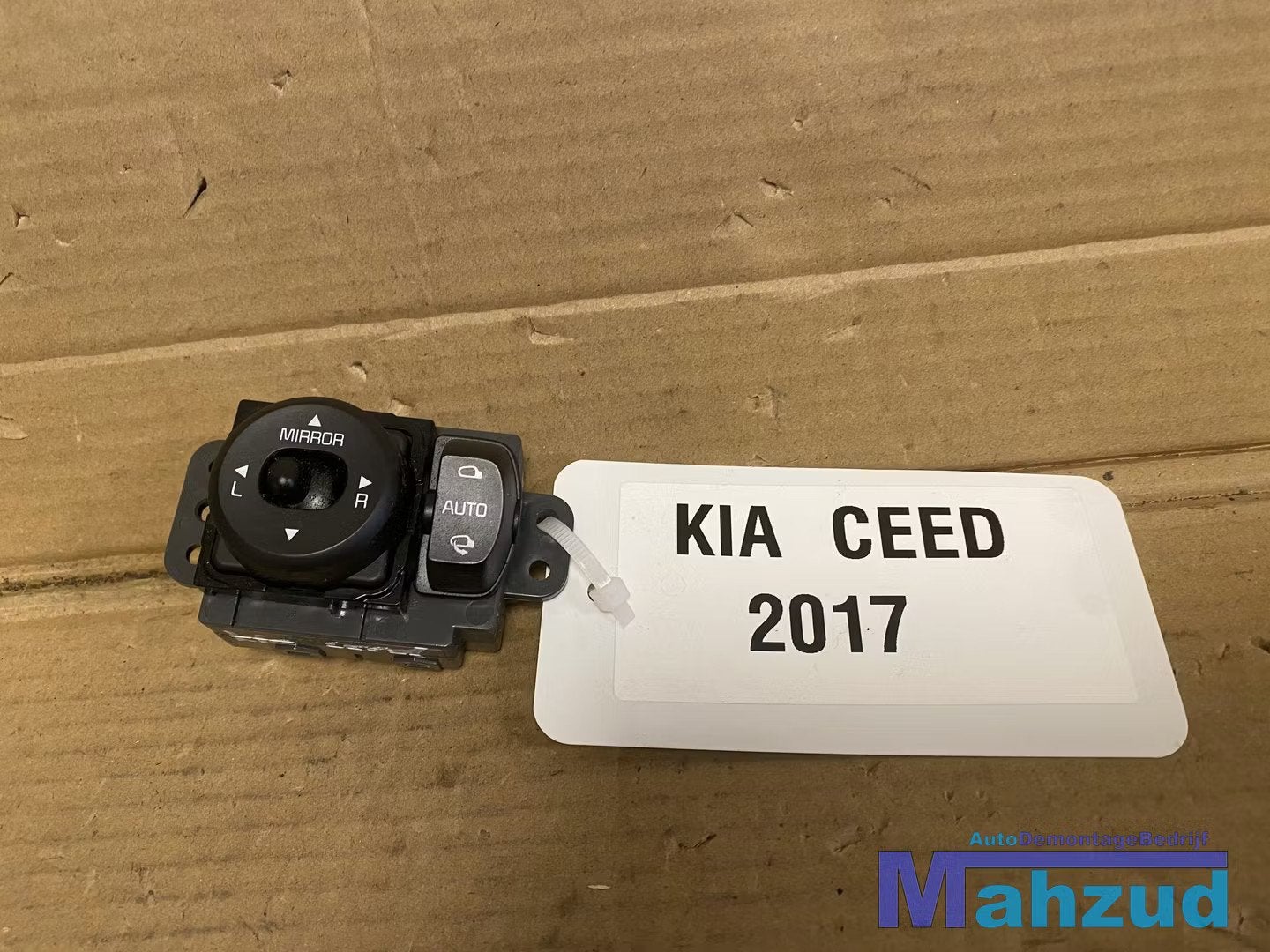 KIA CEE'D Spiegelverstelling schakelaar 2012-2018 93530A2950, Heolleung-ro 12
06797  Seoul, Info@kia.com, Kia Corporation, Gebruikt
