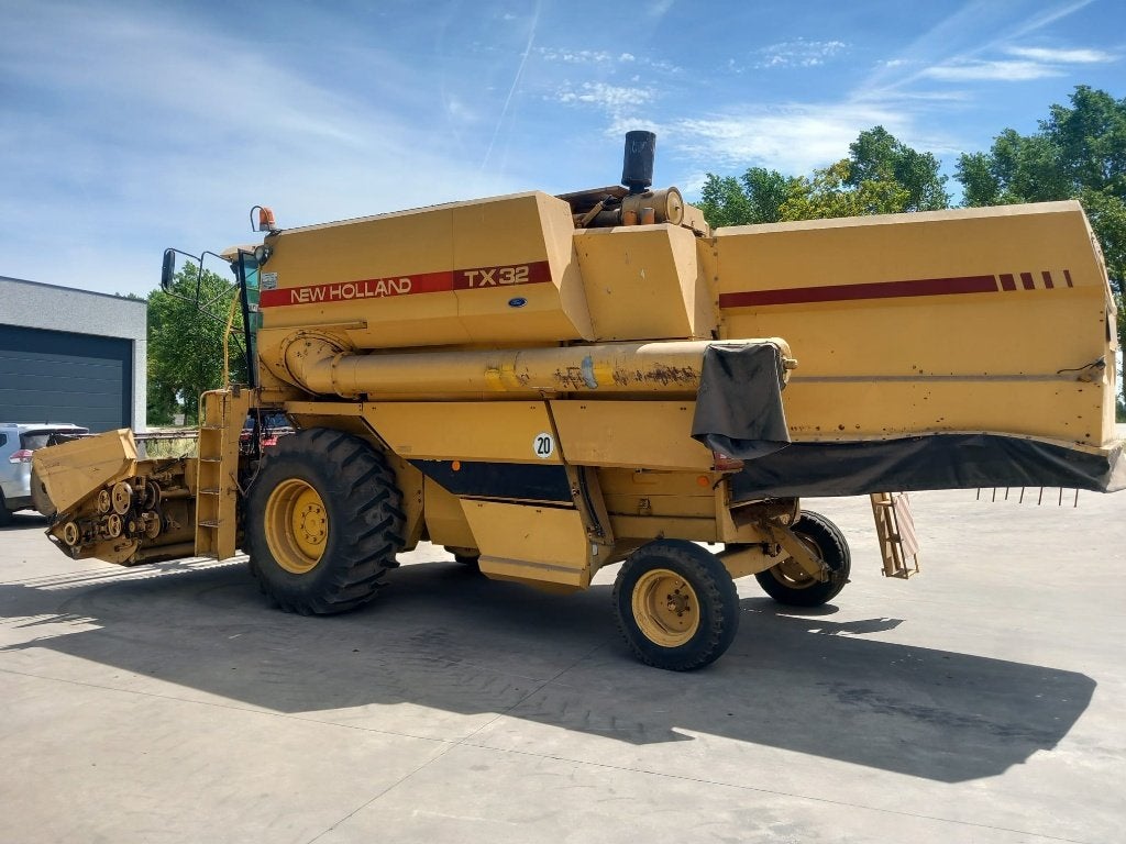 Moissonneuse-batteuse New Holland TX 32, Articles professionnels, Agriculture | Outils, Enlèvement, Cultures, Moissonneuse