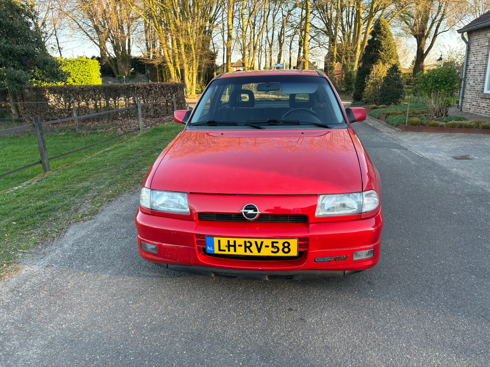 Opel ASTRA TAILGATE SPORT X1.6XEL 1995 • 134.310 km NAP, Auto's, Citroën, Te koop, Rood, Particulier, Radio