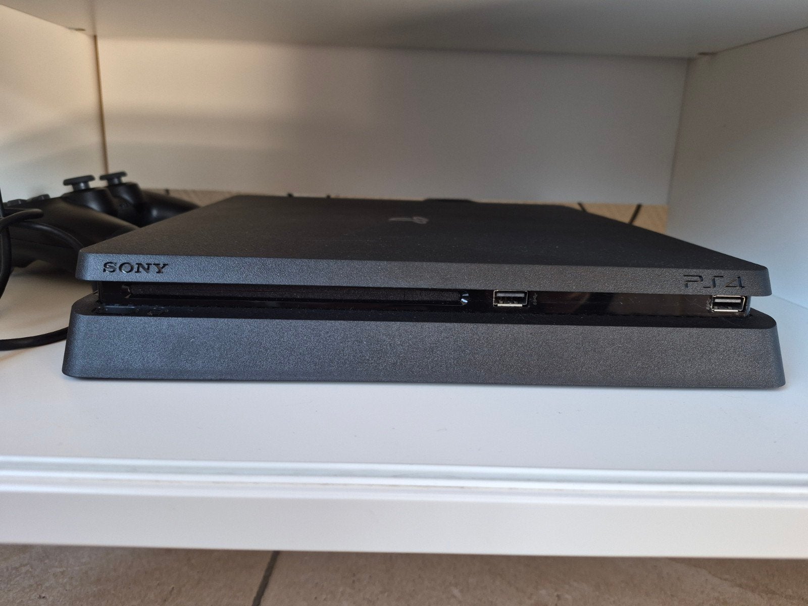 Playstation 4 slim + 2 manettes état neuf !, Consoles de jeu & Jeux vidéo, Comme neuf, Enlèvement, 1 TB, Avec jeux