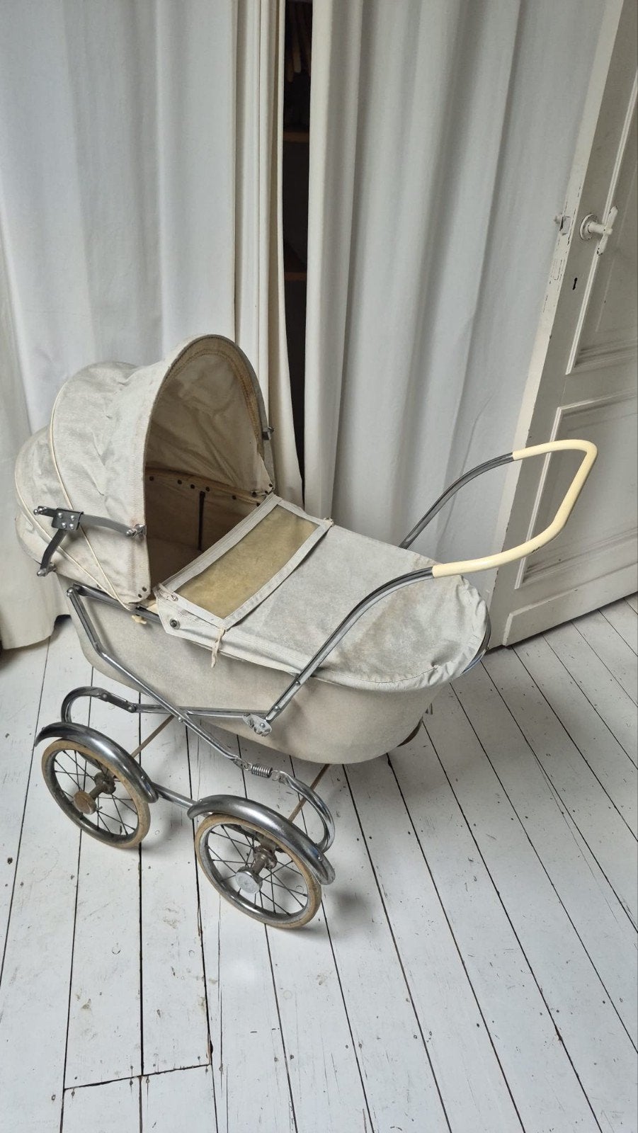 Retro kinderwagen., Antiek en Kunst, Ophalen