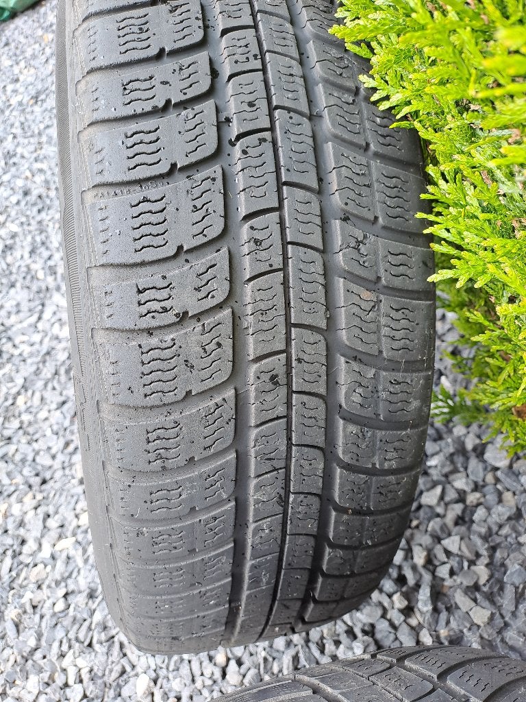 Vier velgen met winterbanden, Auto-onderdelen, Ophalen, Winterbanden, Velg(en)