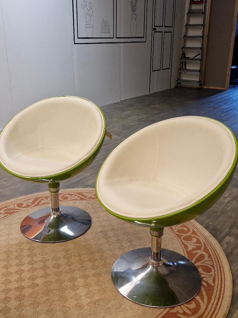 Space age kuipstoeltje groen / crème (1 beschikb), Huis en Inrichting, Fauteuils, Zo goed als nieuw, Kunststof, Ophalen