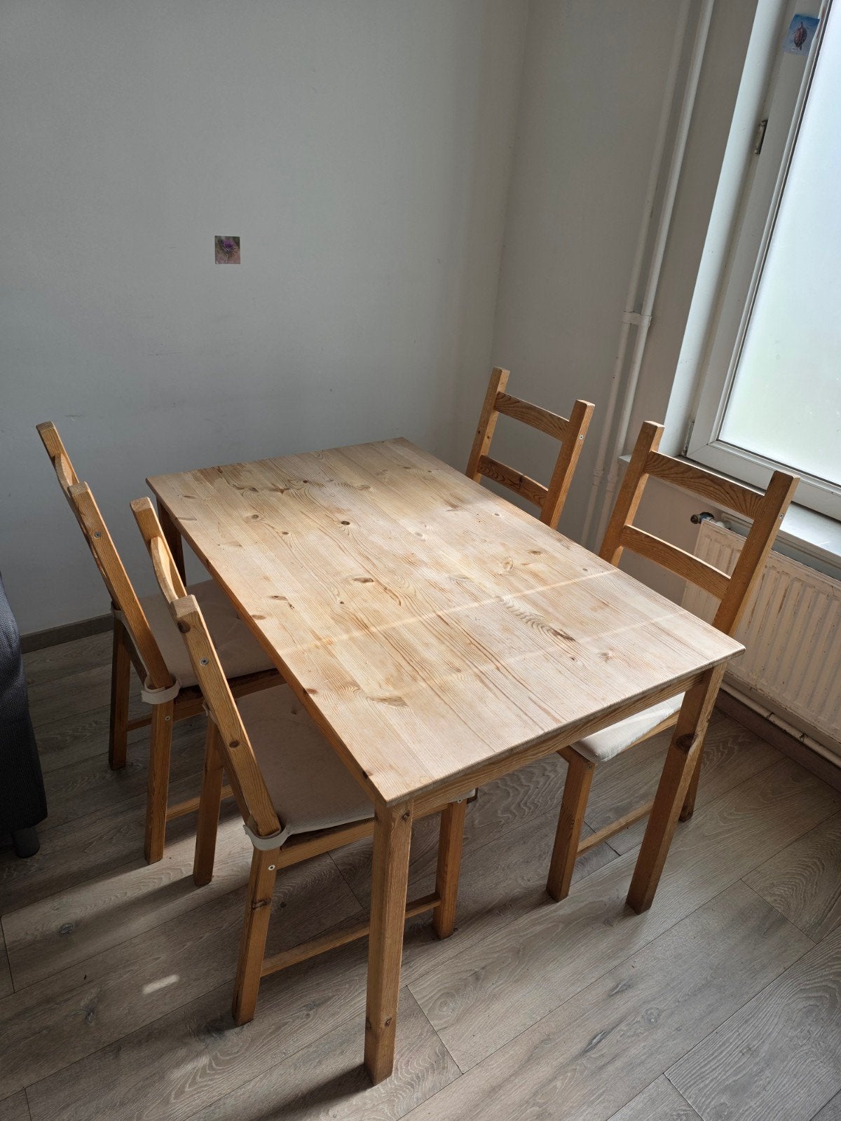 Table IKEA en bois massif + 4 chaises – 70 €, Maison & Meubles, Enlèvement, Utilisé, Ikea, 4 à 6 chaises