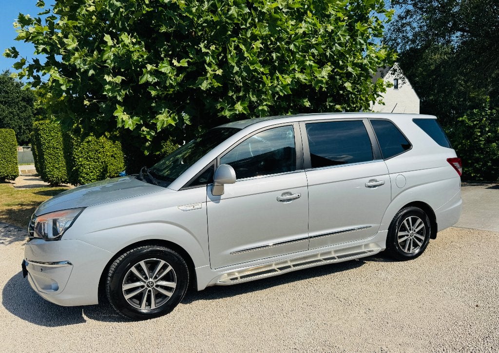 SSANGYONG 2.2XDI LIMITÉ À 7 PLACES EN OPTION COMPLÈTE, Argent ou Gris, Achat, Entreprise, 7 places