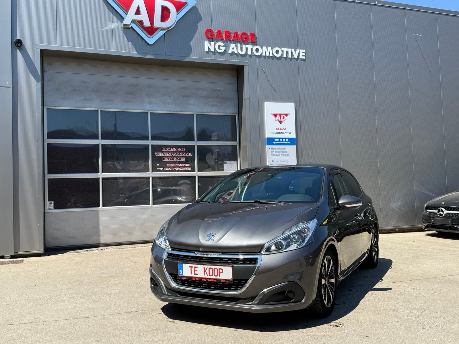 Peugeot 208 benzine te koop, Auto's, Peugeot, Voorwielaandrijving, 4 deurs, 1199 cc, Bedrijf