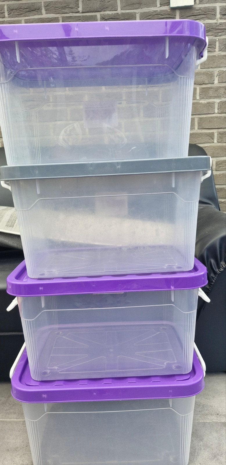 4 plastic bakken, Ophalen
