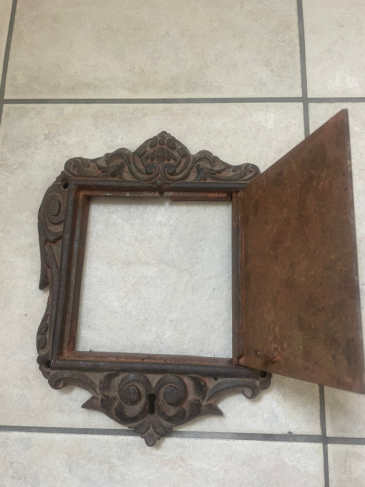 Trappe fonde ancienne …faire offre, Antiquités & Art, Antiquités | Accessoires de maison, Enlèvement ou Envoi