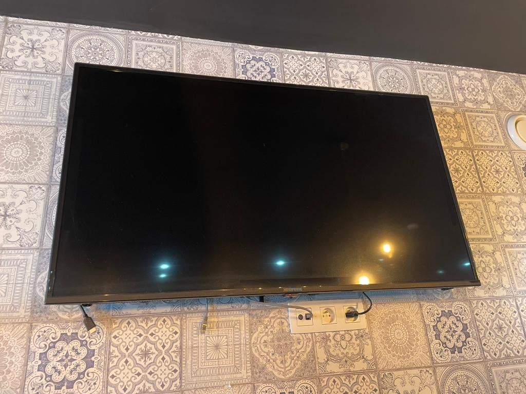 Neufunk 4K UHD LED TV 50", Audio, Tv en Foto, Televisies, Zo goed als nieuw, LED, 40 tot 60 cm, 4k (UHD), Overige merken, Ophalen