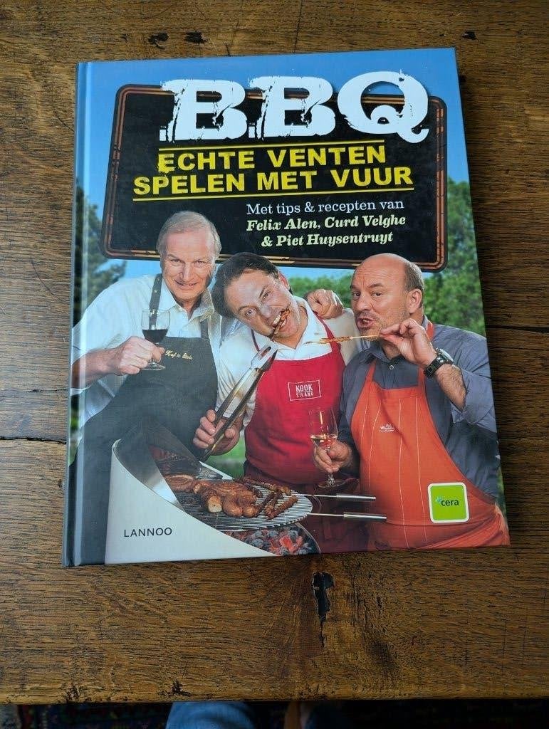 Kookboek  BBQ - Echte venten spelen met vuur, Ophalen of Verzenden, Zo goed als nieuw