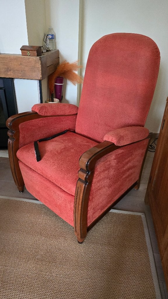 Fauteuil de relaxation électrique et releveur excellent état, Maison & Meubles, 75 à 100 cm, Bois, Enlèvement, Utilisé