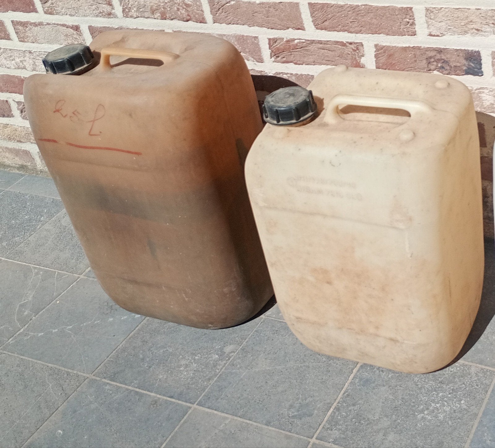 2 jerrycans, Tuin en Terras, Regentonnen, Ophalen of Verzenden