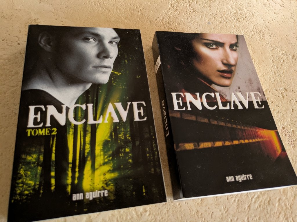 2 romans d'Ann Aguirre (livres d'un grand format) pour 3,5€., Boeken, Fantasy, Verzenden, Gelezen, Ann Aguirre.