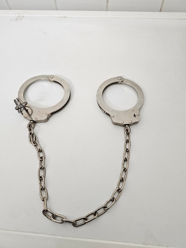 PAIRE DE MENOTTES, Enlèvement, Autres, Autres types