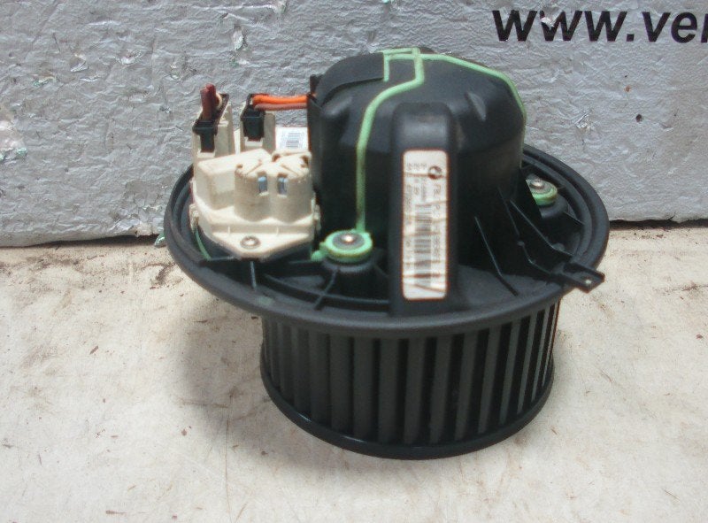 VENTILATEUR DE CHAUFFAGE 1 serie (E87 / 87N) (6933663-10), Utilisé, BMW, Petuelring 130
80809  München, DE, Bayerische Motoren Werke AG