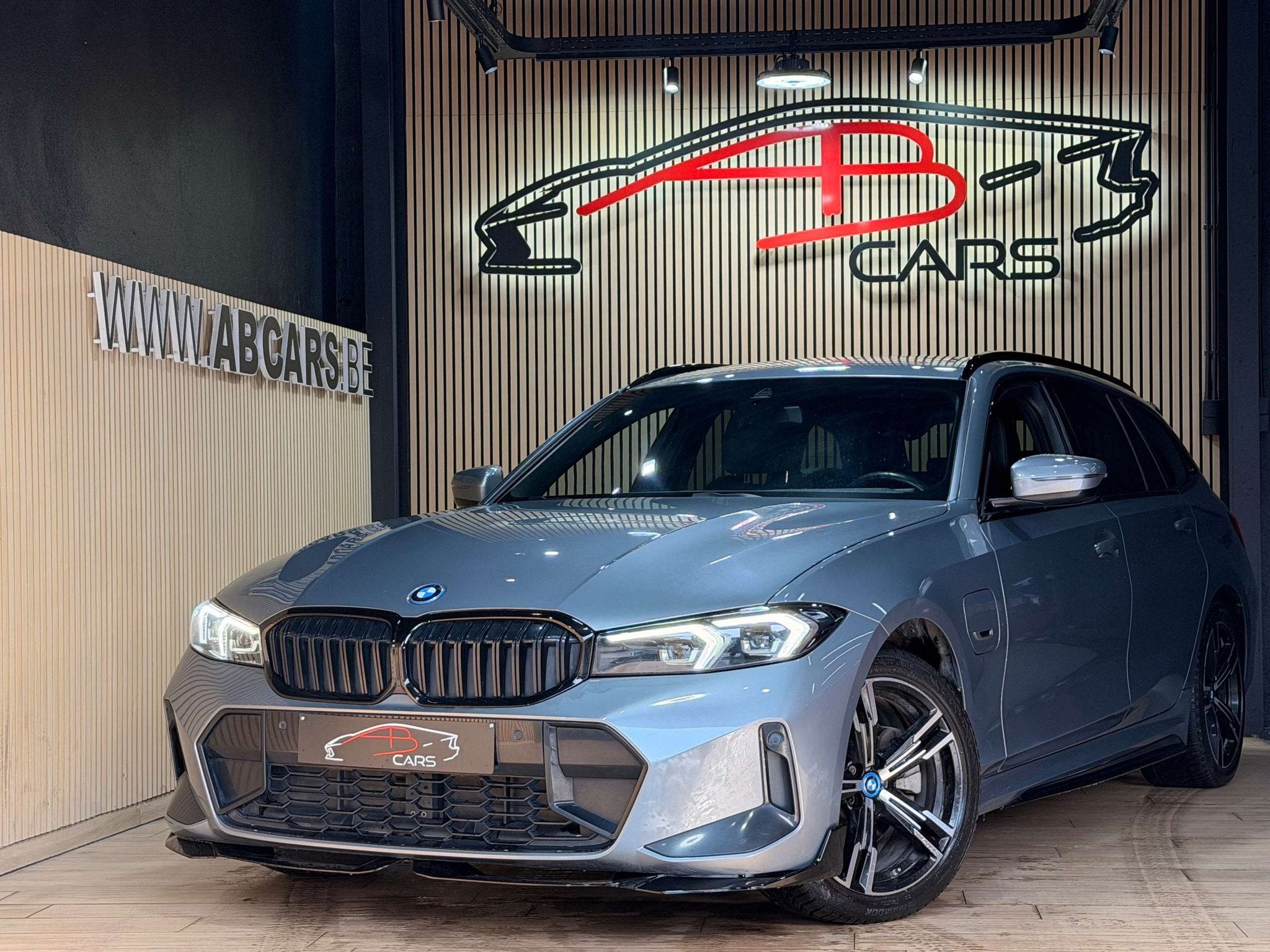 BMW 3 Serie 320 EAS PACK M PERFORMANCE *GARANTIE 12 MOIS *, Auto's, Automaat, 1998 cc, Gebruikt, 4 cilinders