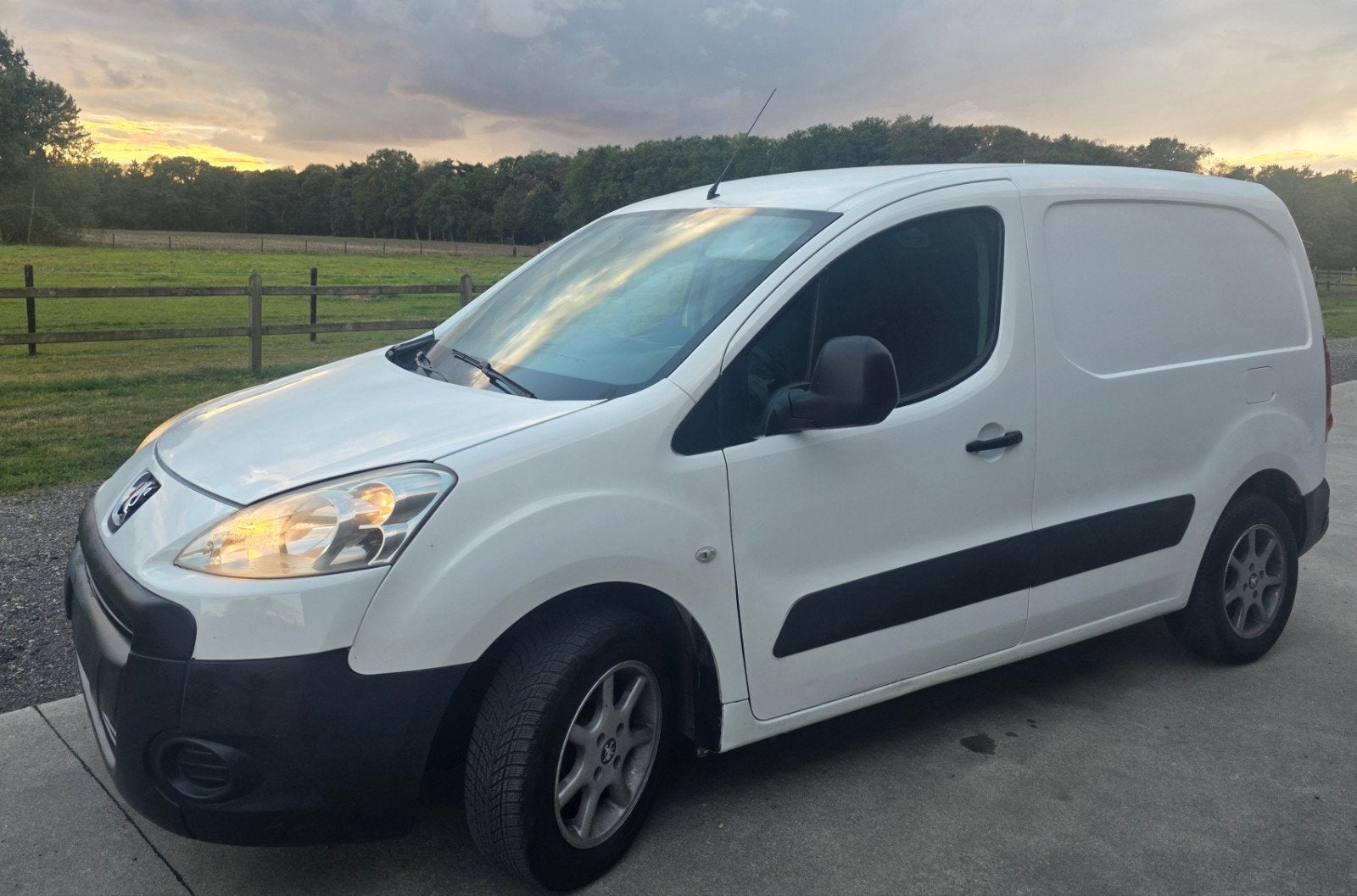 Te koop:Peugeot Partner(lv)1.6hdi/2011-205000km gekeurd vvk/, Auto's, Bedrijf, Te koop, Radio
