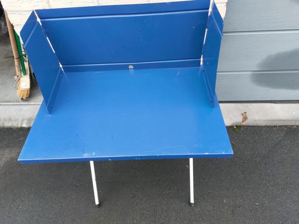 Blauwe metaal Tafel heel stevig met spatborden ide, Ophalen, Gebruikt