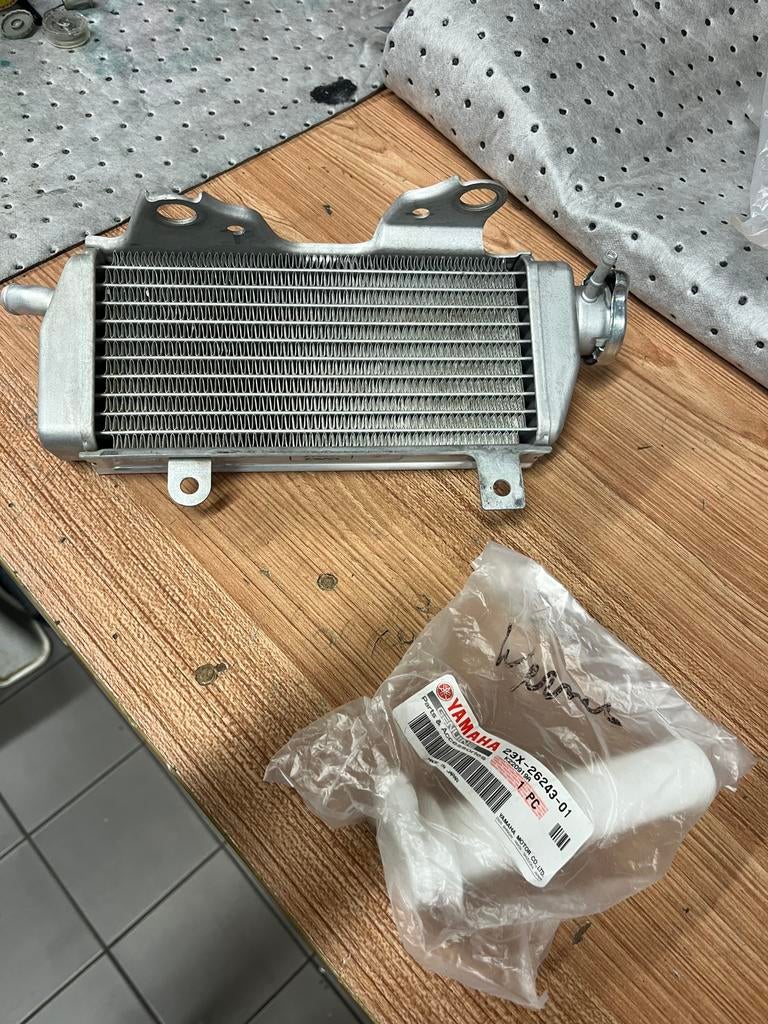 Radiator yz65 + gashendel en gaskabel, Motos, Enlèvement, Utilisé