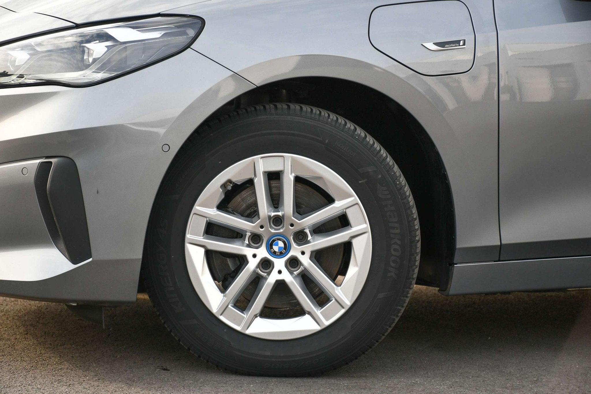BMW 2 Serie 225 Active Tourer PHEV 225xeA*CARPLAY*CAMERA*LED, Auto's, BMW, Automaat, 245 pk, Gebruikt, Lichtsensor
