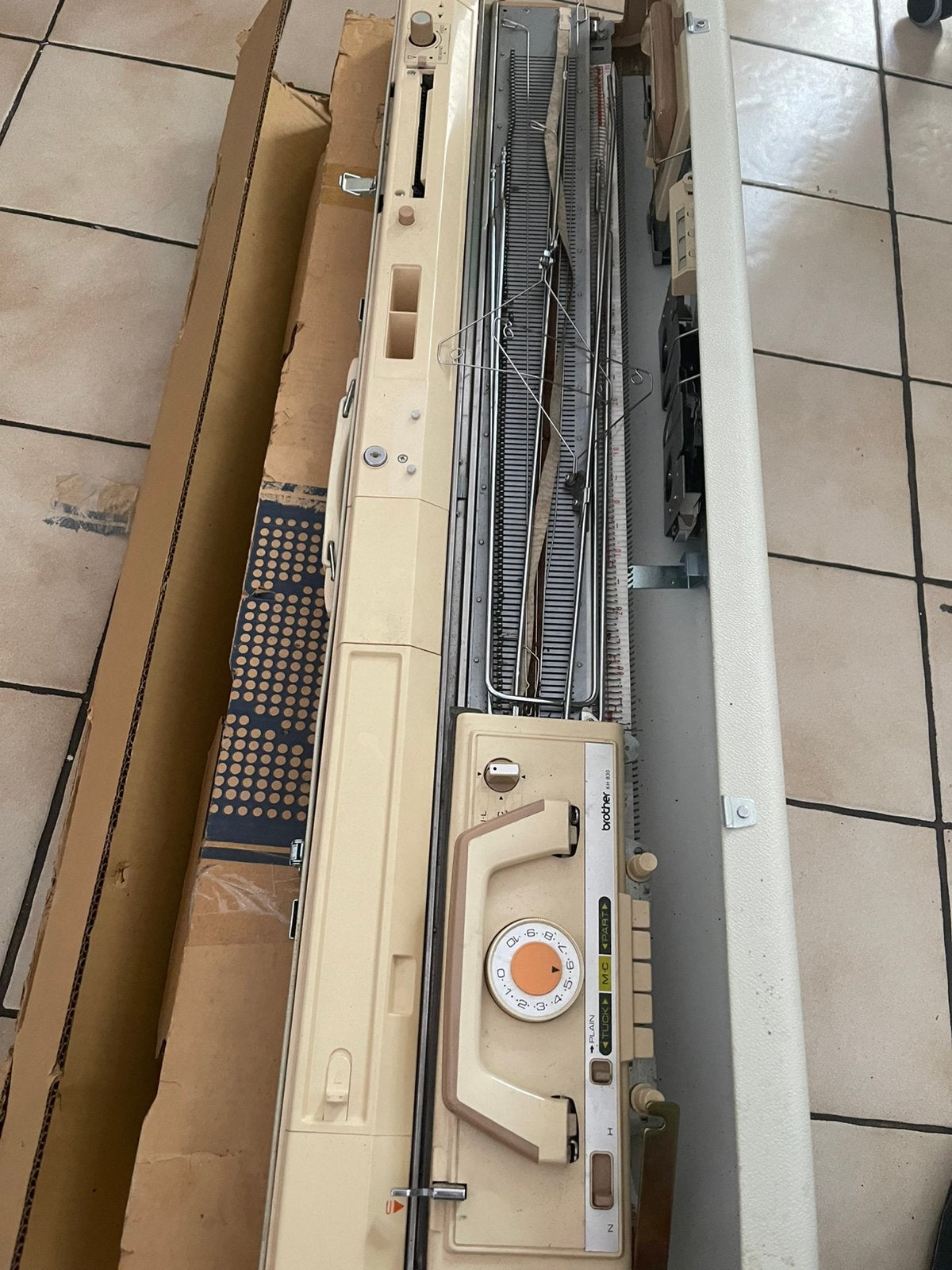 Machine à tricoter Brother Kh-830, Enlèvement, Neuf