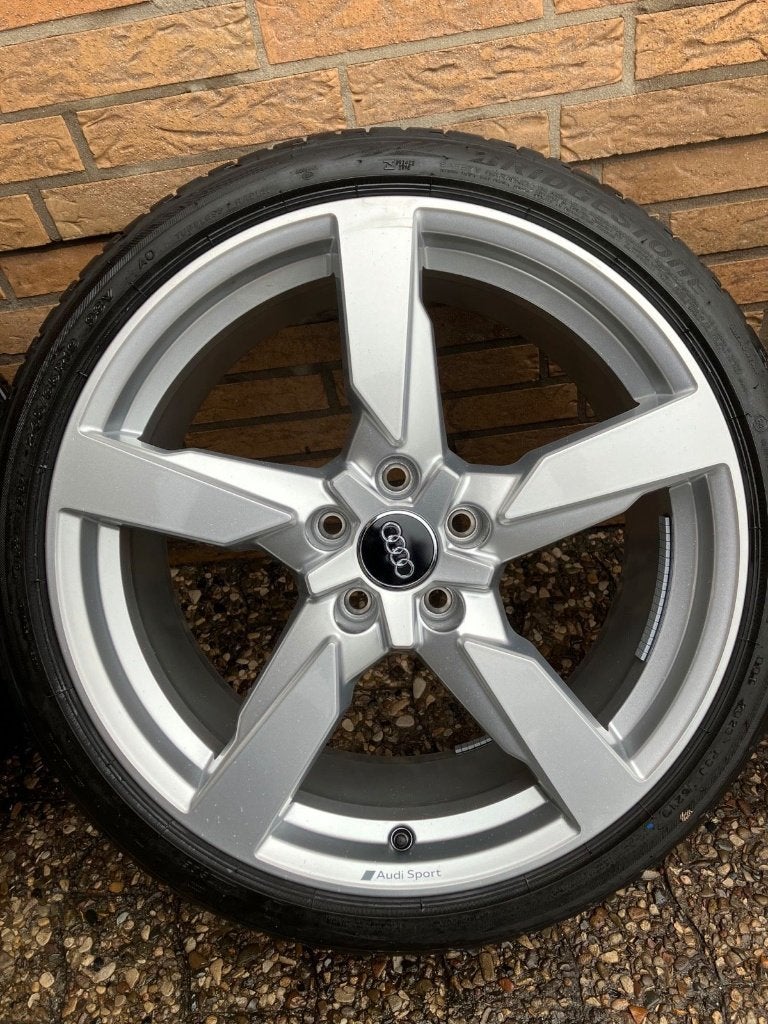 Jantes 19 pouces d'origine Audi TT TTS RS  8S0601025, Autos : Pièces & Accessoires, Neuf, 245 mm, Véhicule de tourisme, Pneus été