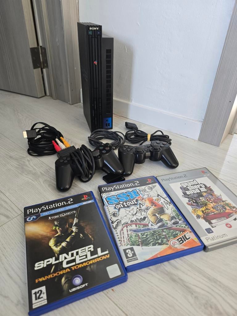 playstaion 2 met 3 games en 2 controllers heel goed, Enlèvement