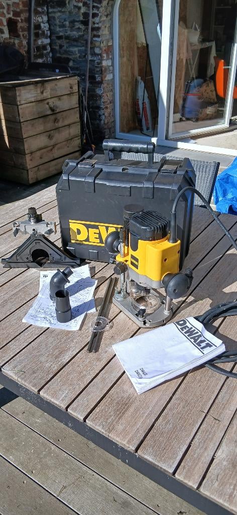 Défonceuse DEWALT DW620, Enlèvement, Utilisé