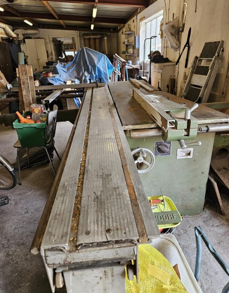 Zaag machine van merk ALTENDORF voor in een schrijnwerkerij, Enlèvement