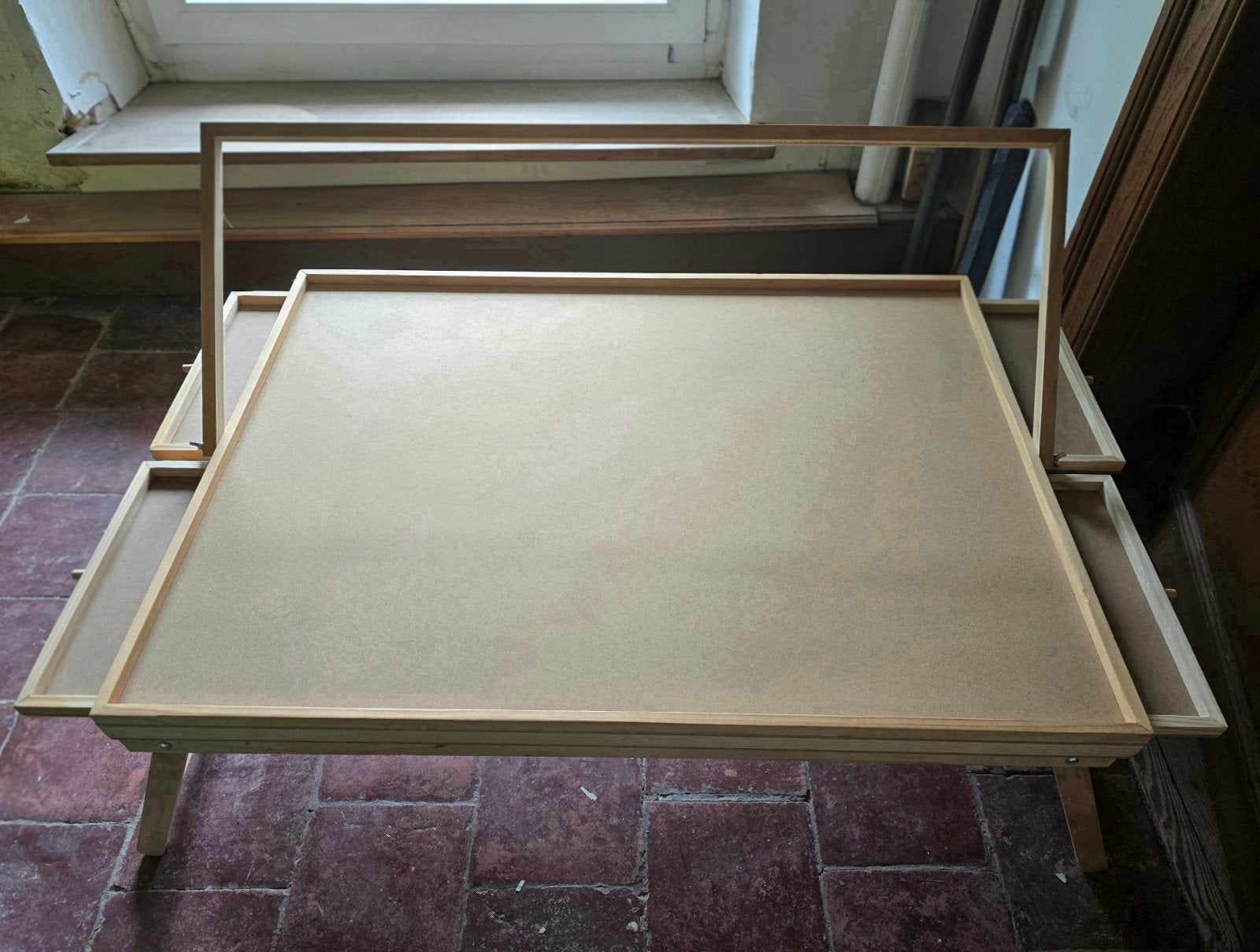 Table à puzzles en bois