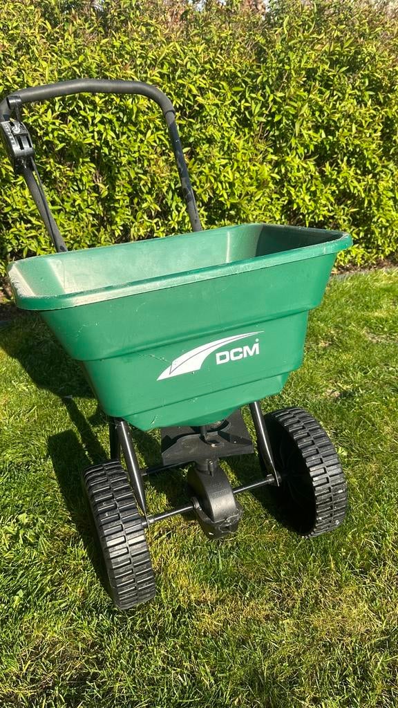 DCM meststof-/zoutstrooier met luchtbanden, Tuin en Terras, Ophalen, Zo goed als nieuw