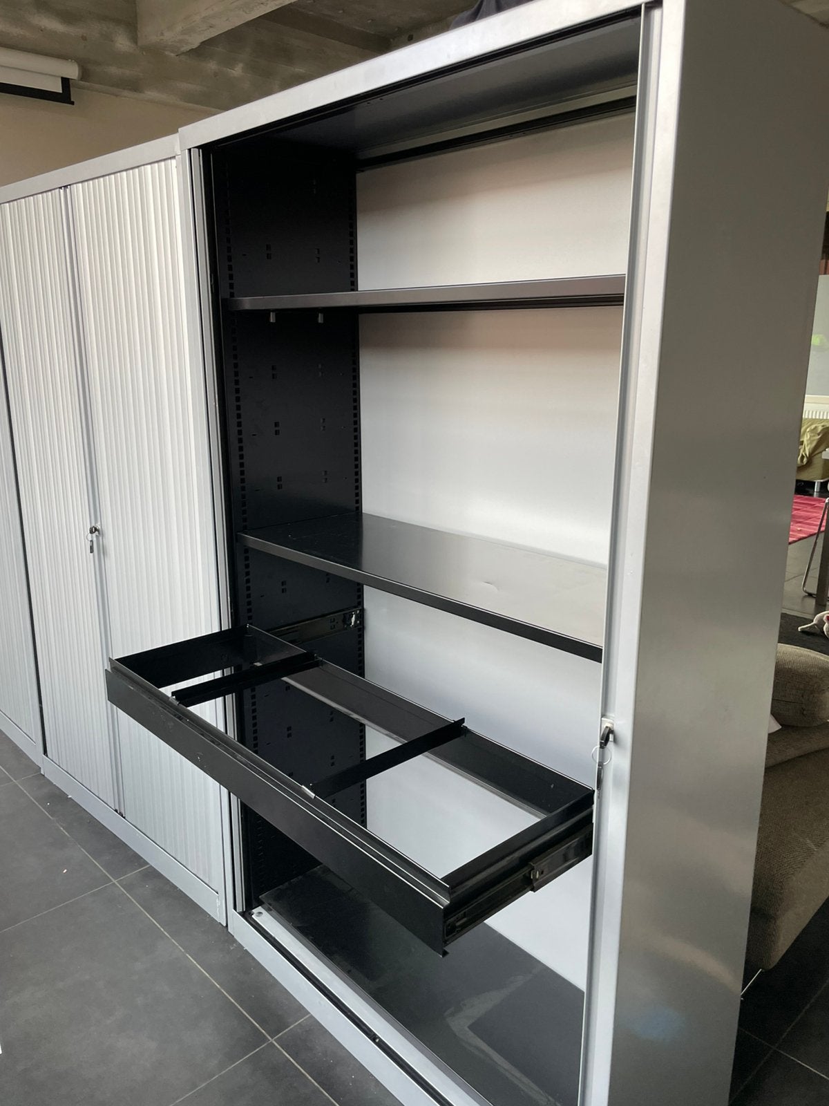 3 kasten bureau, Ophalen