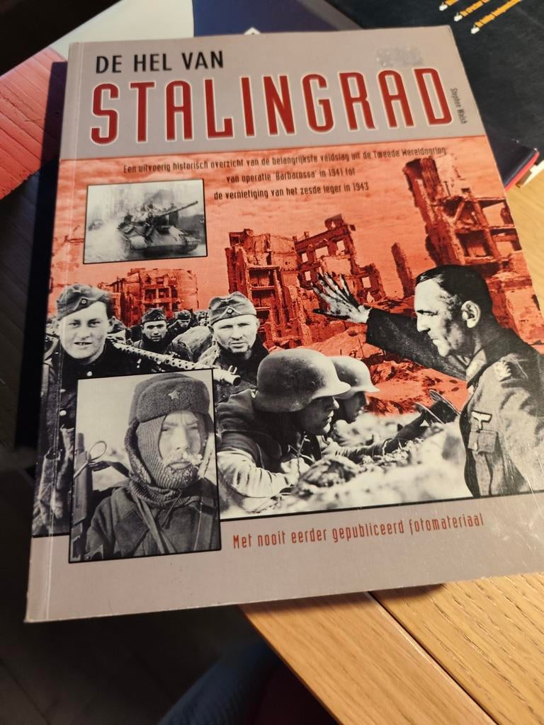 De Hel van Stalingrad. Nooit eerder gepubliceerde foto's, Enlèvement ou Envoi