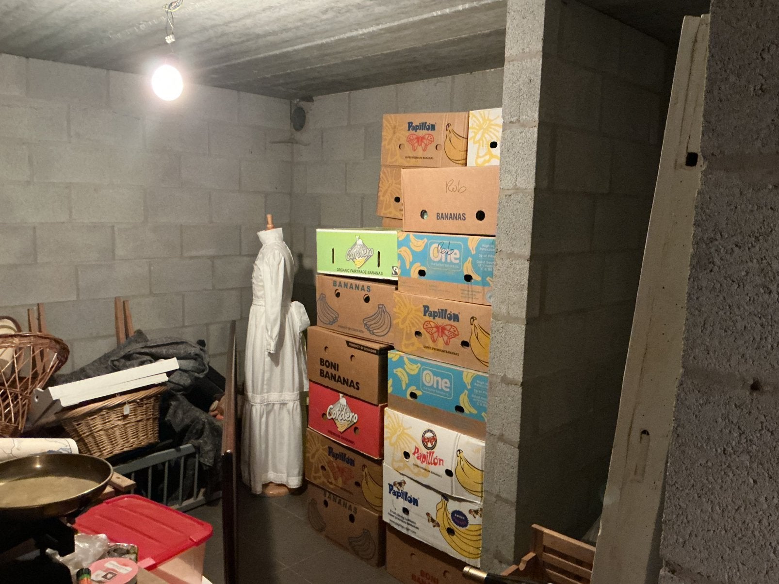 Des articles de brocante pour un marché aux puces, Enlèvement