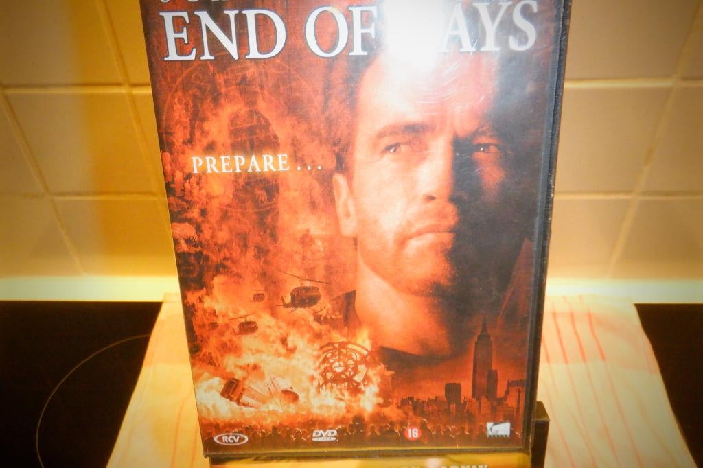 DVD End Of Days ( Arnold Schwarzenegger), CD & DVD, DVD | Thrillers & Policiers, À partir de 16 ans, Enlèvement ou Envoi, Comme neuf