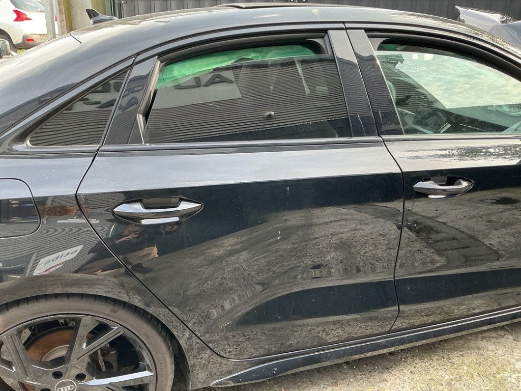 PORTE DROITE ARRIÈRE A3 Limousine (8YS) (|8Y5833052A|), Auto-Union-Straße  1,
85057  Ingolstadt, DE, Info@audi.de, Audi, Utilisé