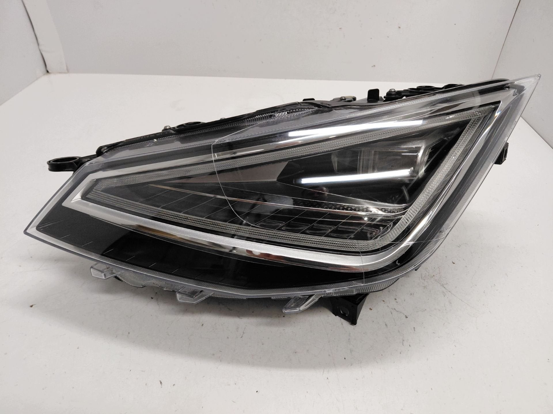 Seat Ibiza V Lift Arona Lift Full Led Koplamp Links 6F1.941., Gebruikt, Autovia A-2, Km 585 585
08760  Martorell, ES, SEAT S.A.