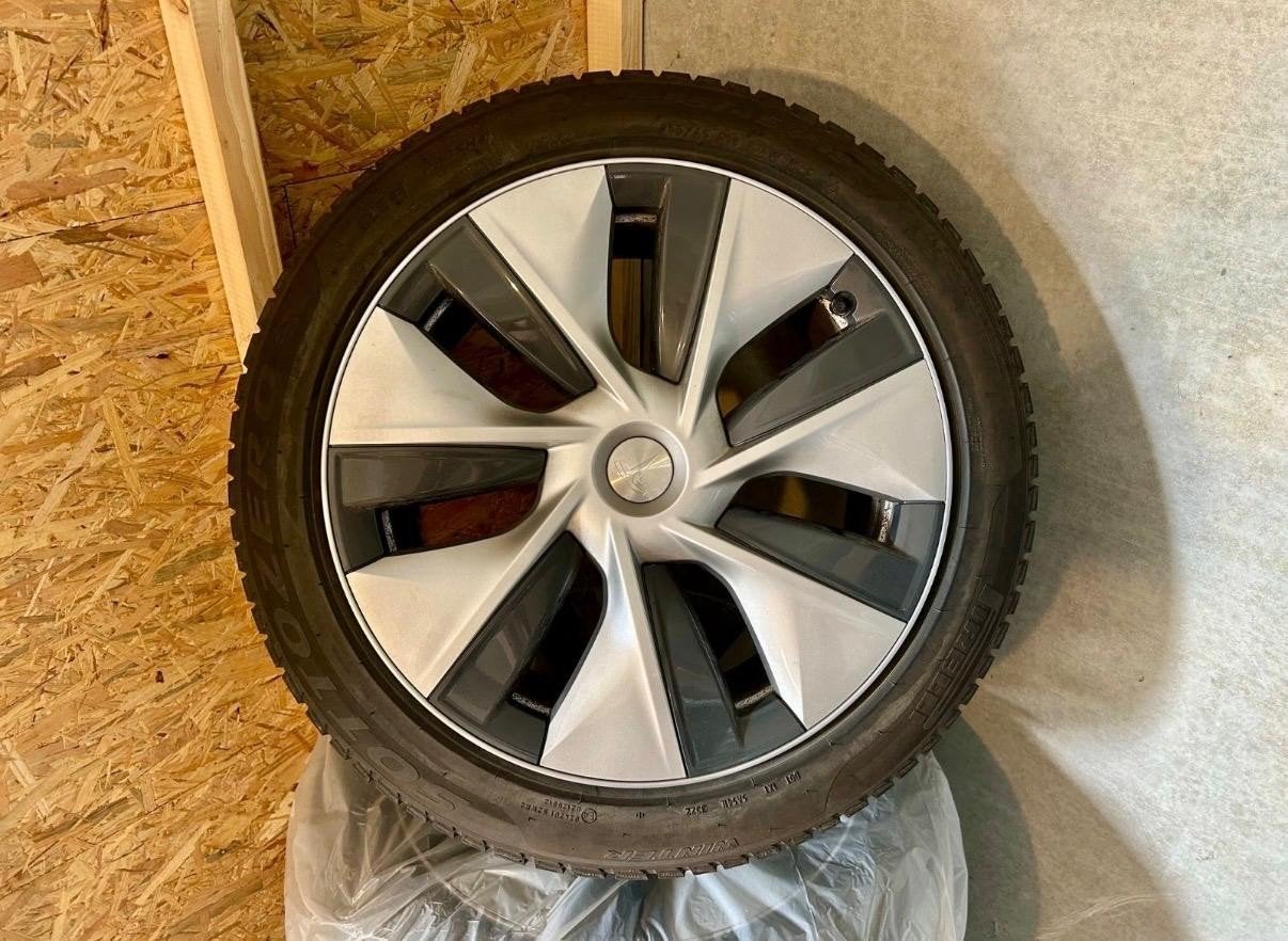 jantes tesla model y Pirelli 19 pouces, Pneus et Jantes, Pneus hiver, 255 mm, Véhicule de tourisme