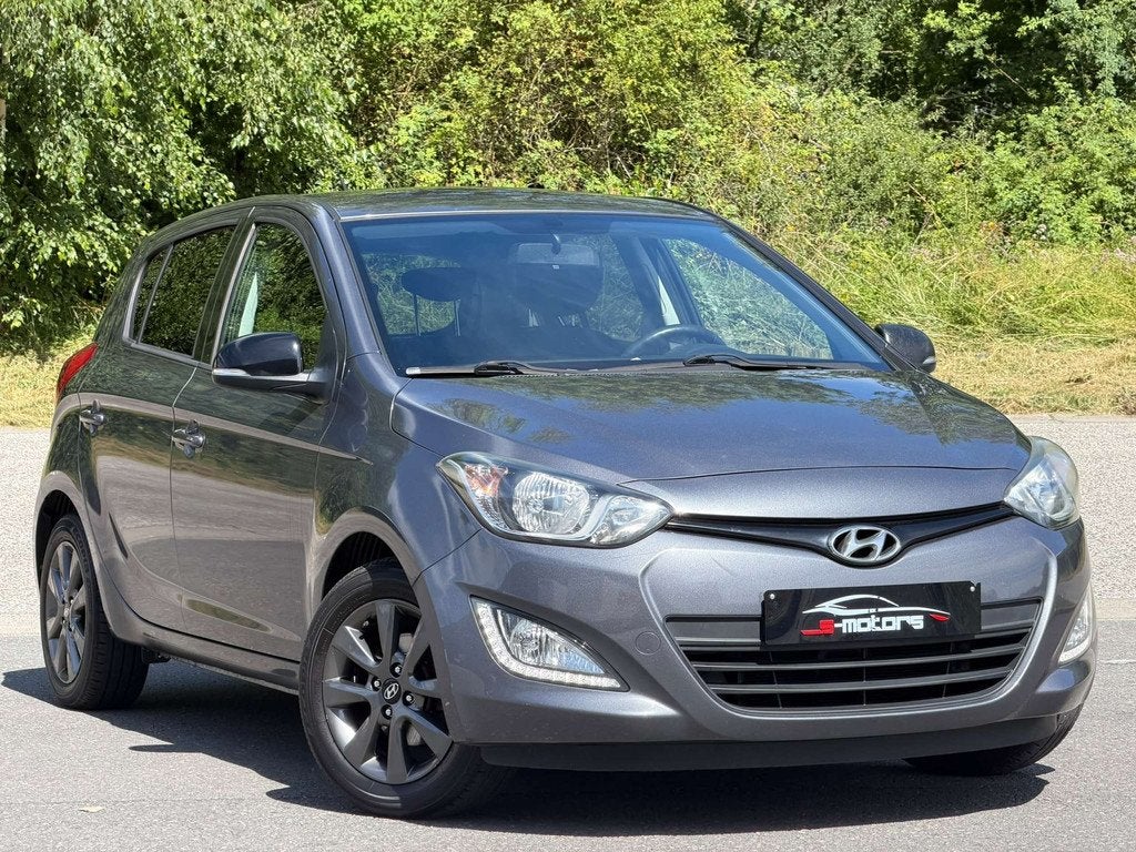 Hyundai i20 i20 1.4i • AUTOMATIQUE • (bj 2014), Auto's, Hyundai, Euro 5, Gebruikt, Zwart, 4 cilinders