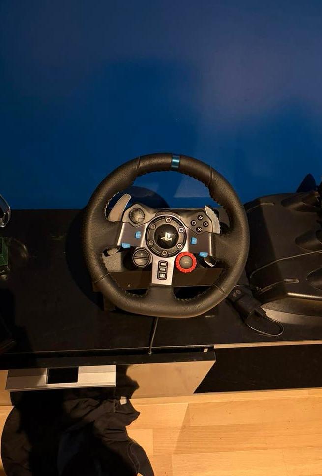 Logitech stuur+pedalen te koop voor ps4/ ps5 + monitor msi, Games en Spelcomputers, Spelcomputers | Sony Consoles | Accessoires