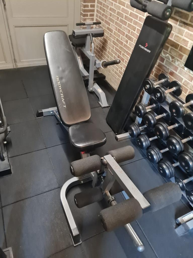 Trainingsbank + leg extention attachement, Sport en Fitness, Fitnessmaterialen, Ophalen, Gebruikt