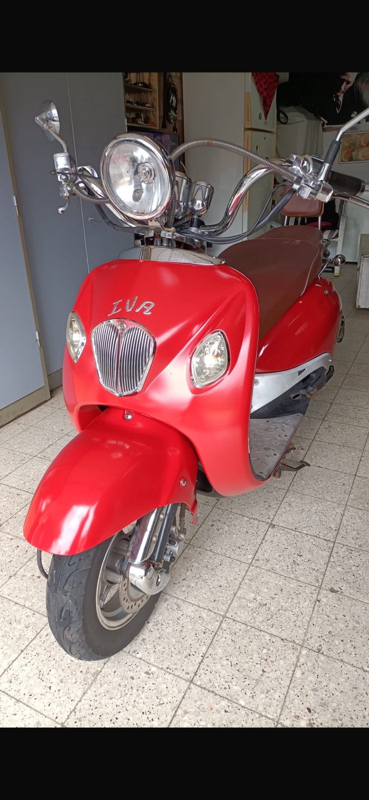 A klasse 2013 iVA scooter €575, Fietsen en Brommers, Ophalen of Verzenden, Zo goed als nieuw