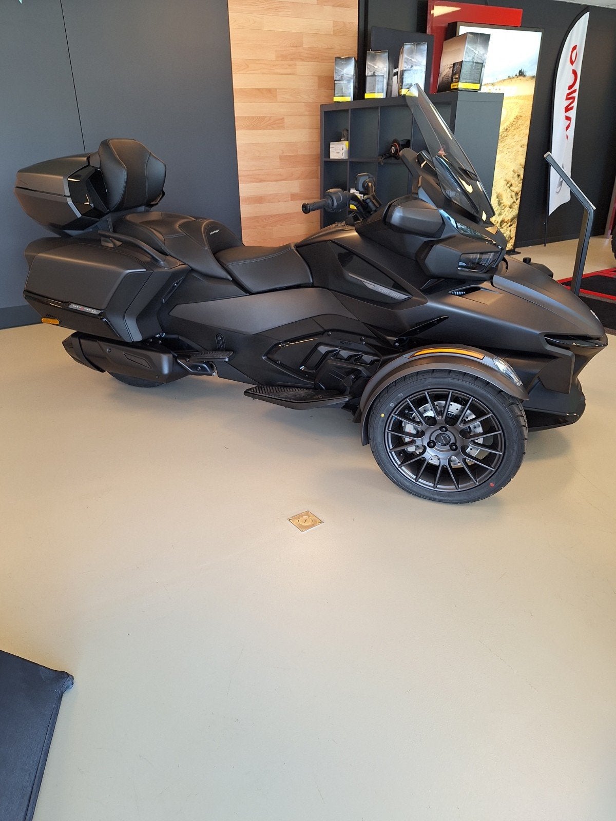 CAN-AM SPYDER RT LIMITED CARBON BLACK 2026, Motoren, Nieuw, 1330 cc, 3 cilinders, Meer dan 35 kW