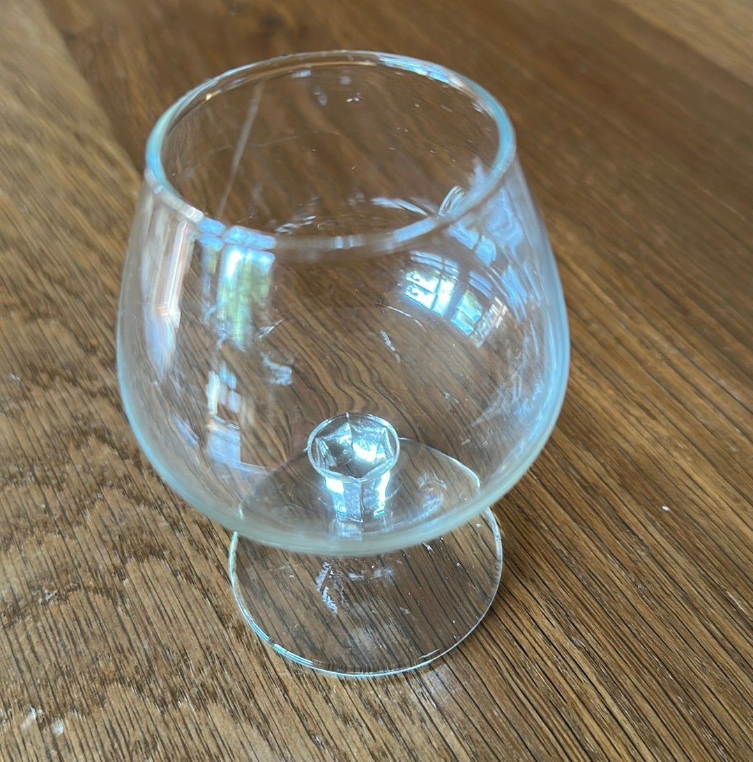 8 verres à cognac ou un ballon à digestif ., Enlèvement, Comme neuf, Autres types