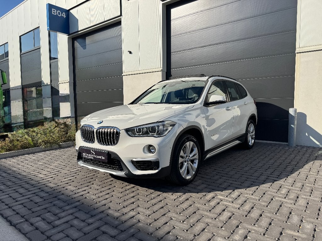 BMW X1 18i Sdrive PANO/LED/LEDER/NAVIZETELVERW/GARANTIE, Zwart, Leder, 5 zetels, 1500 cc
